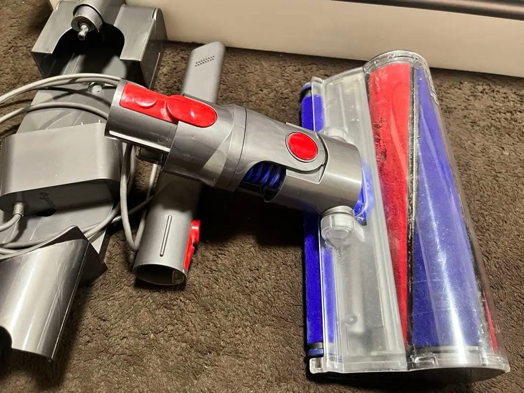 ダイソン dyson v8 fluffy 掃除機 サイクロン 吸引力