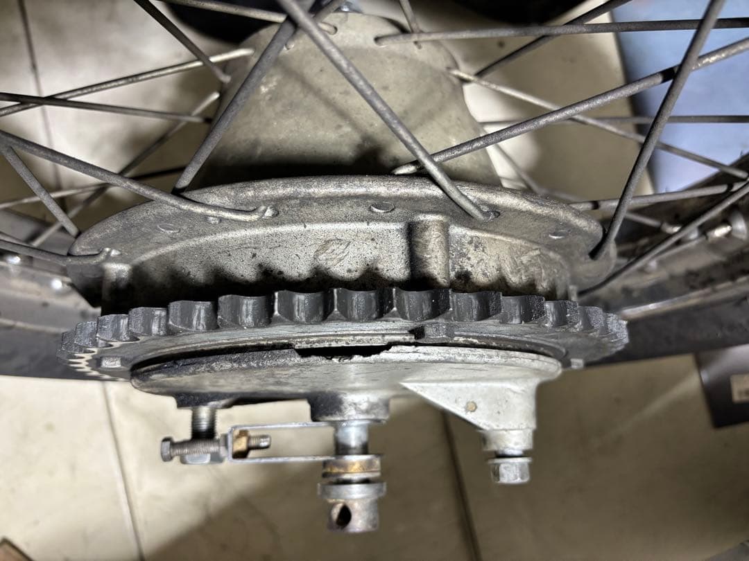 トライアンフ　リアドラムホイール　triumph 英車