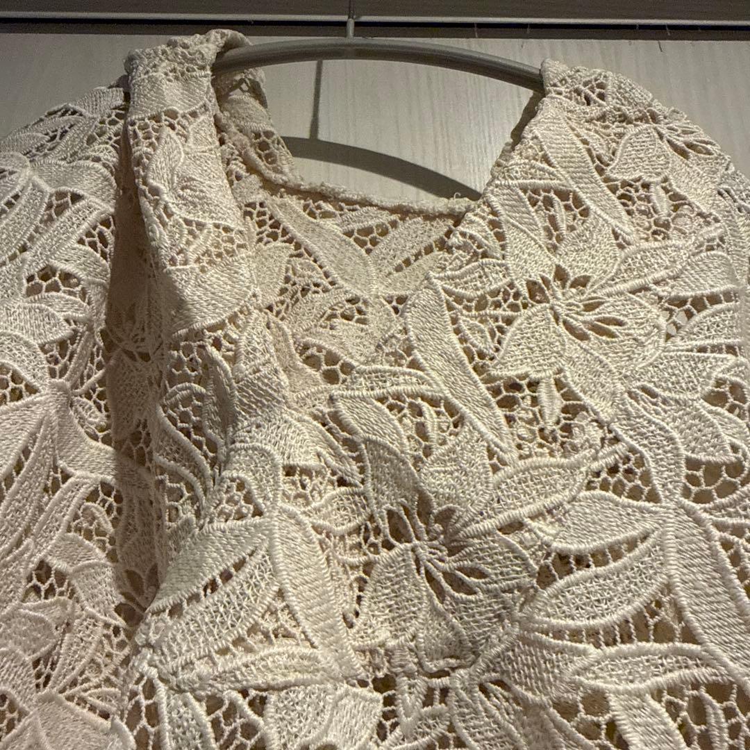 hella ヘラ　アイボリー レース フード付き長袖シャツ