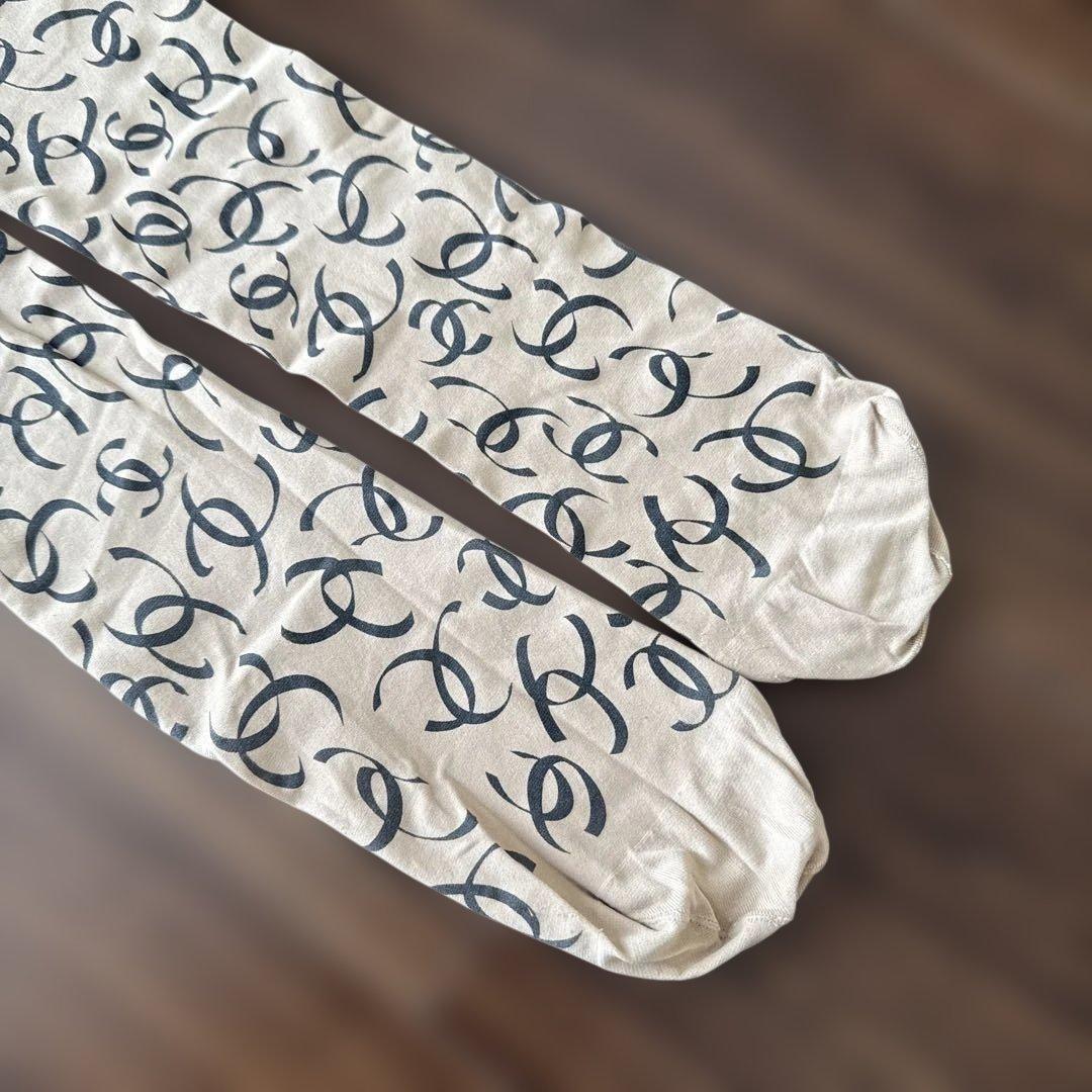 CHANELロゴプリントタイツ