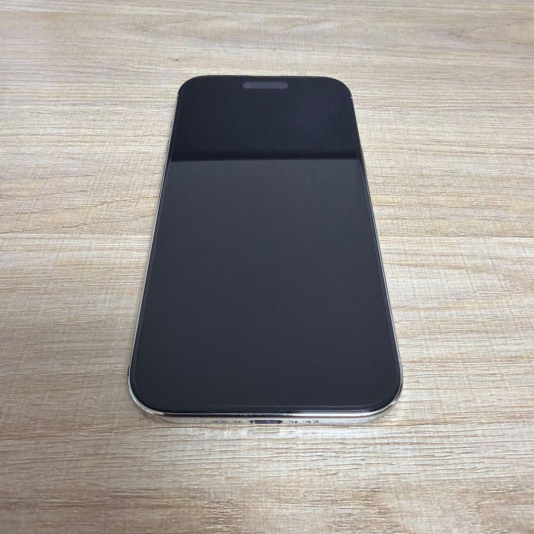 美品 iPhone Air ホワイト256GB 本体 au SIMフリー