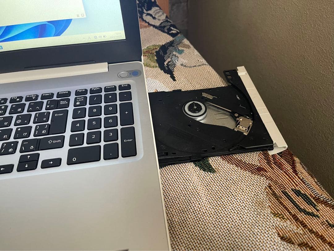 DELLパソコンノートInspiron15メモリ8GB/SSD高速動作順調