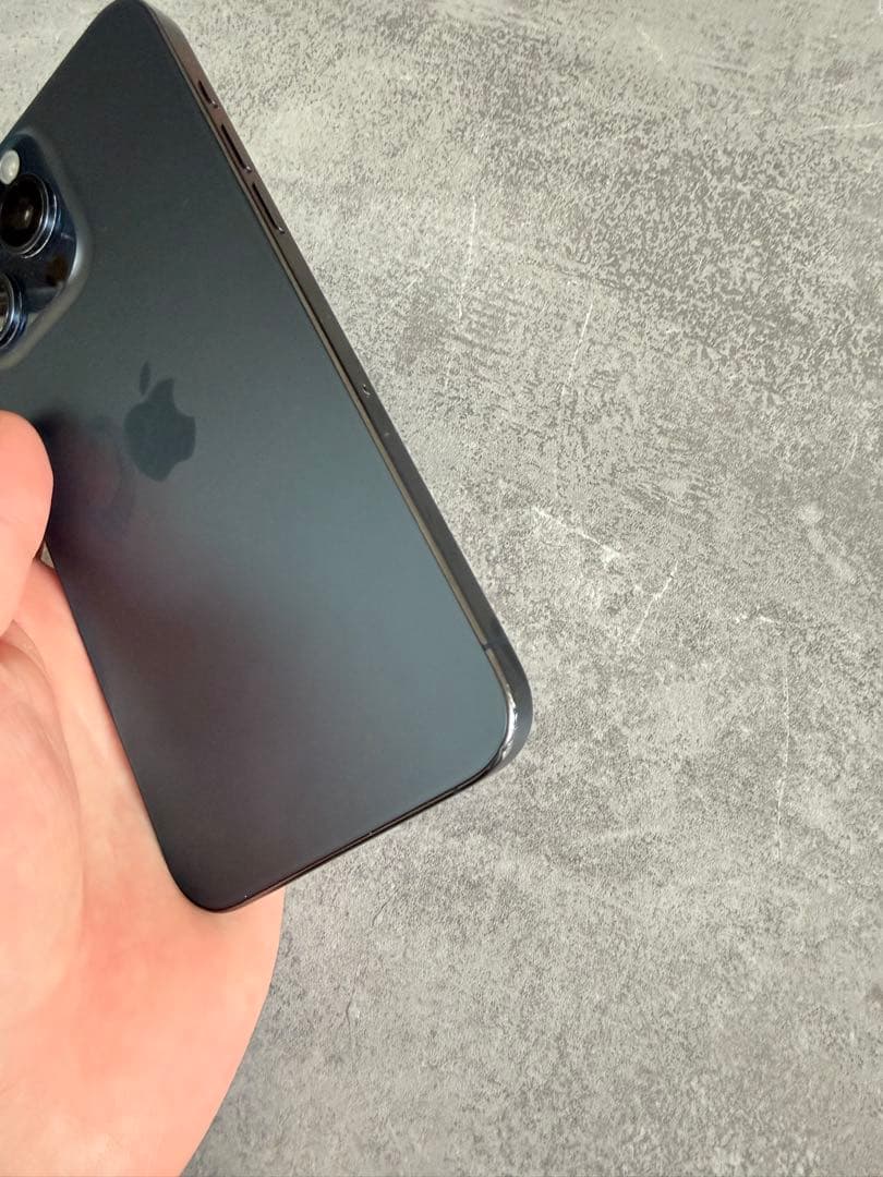 Apple iPhone 15 pro max ケース2種類付き