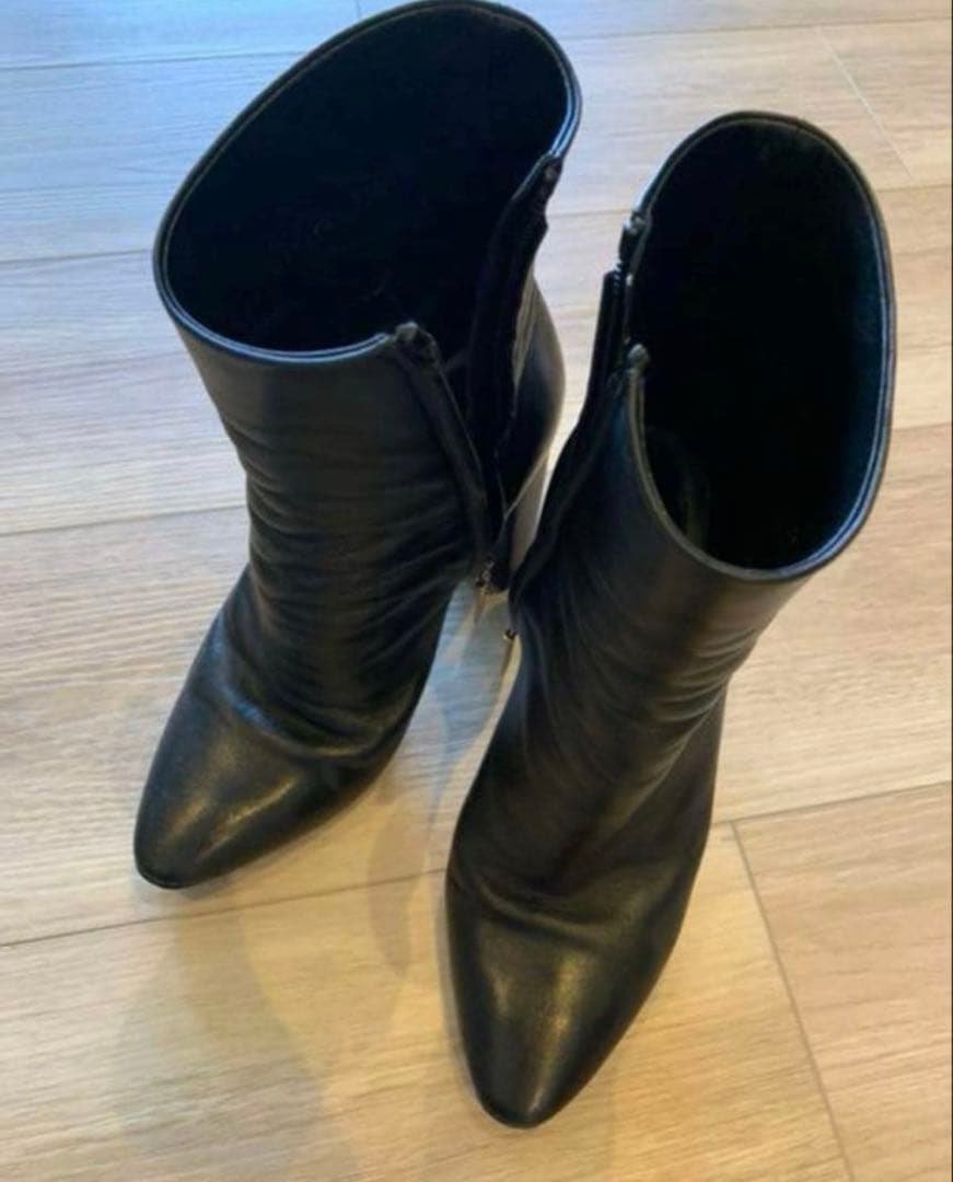 サンローラン　パリ　黒レザーブーツ 高ヒール