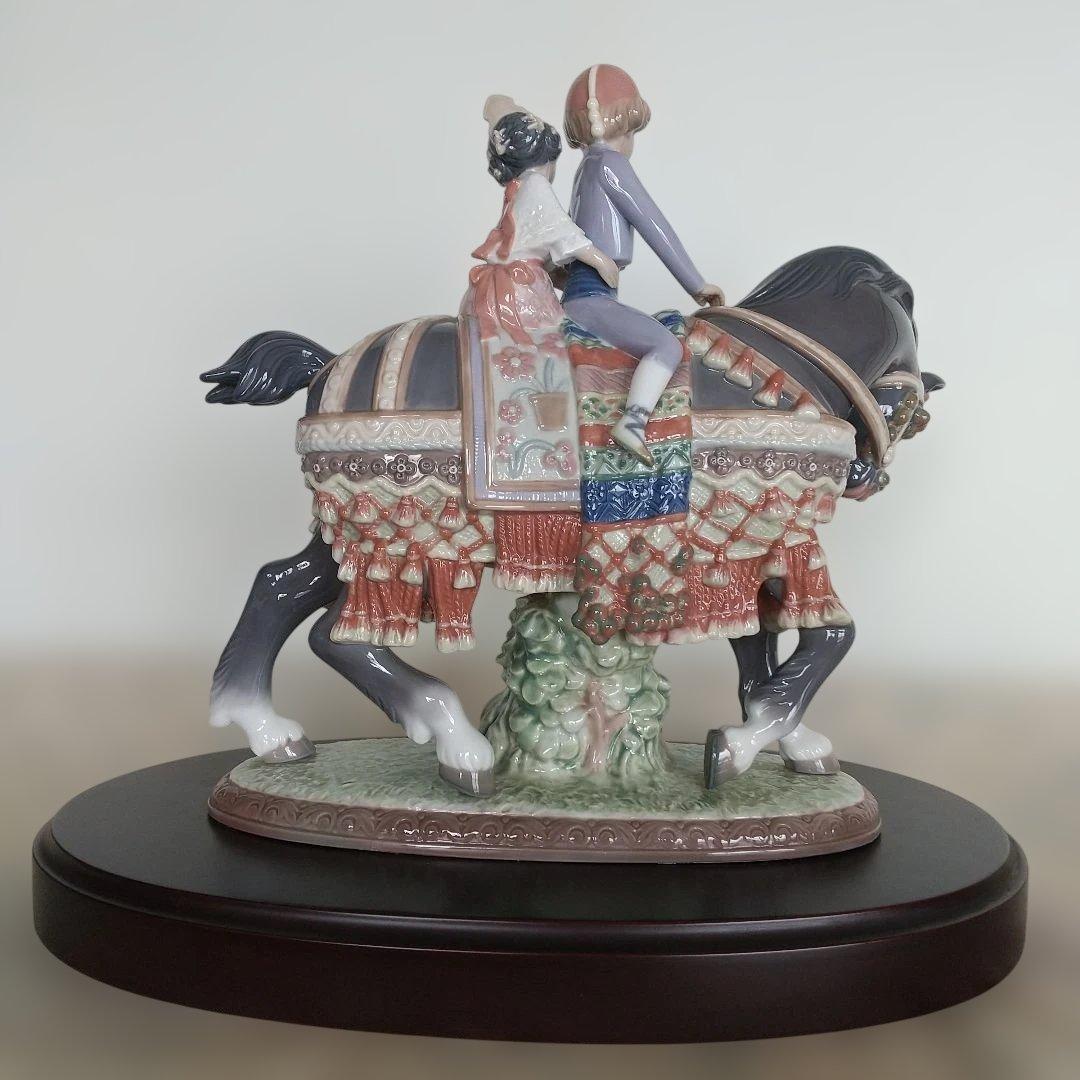 リヤドロ♦フィギュリン♥サンホセの祭り 少年・少女・馬・台座あり・ 廃盤