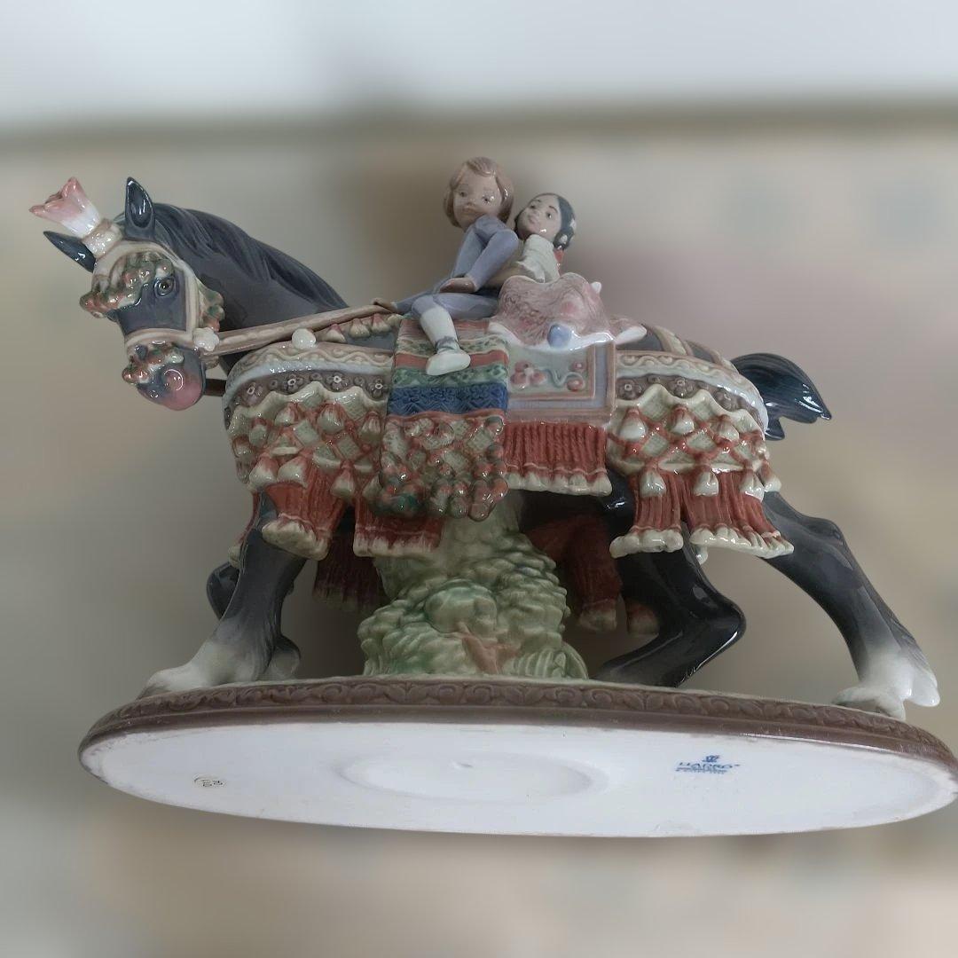 リヤドロ♦フィギュリン♥サンホセの祭り 少年・少女・馬・台座あり・ 廃盤