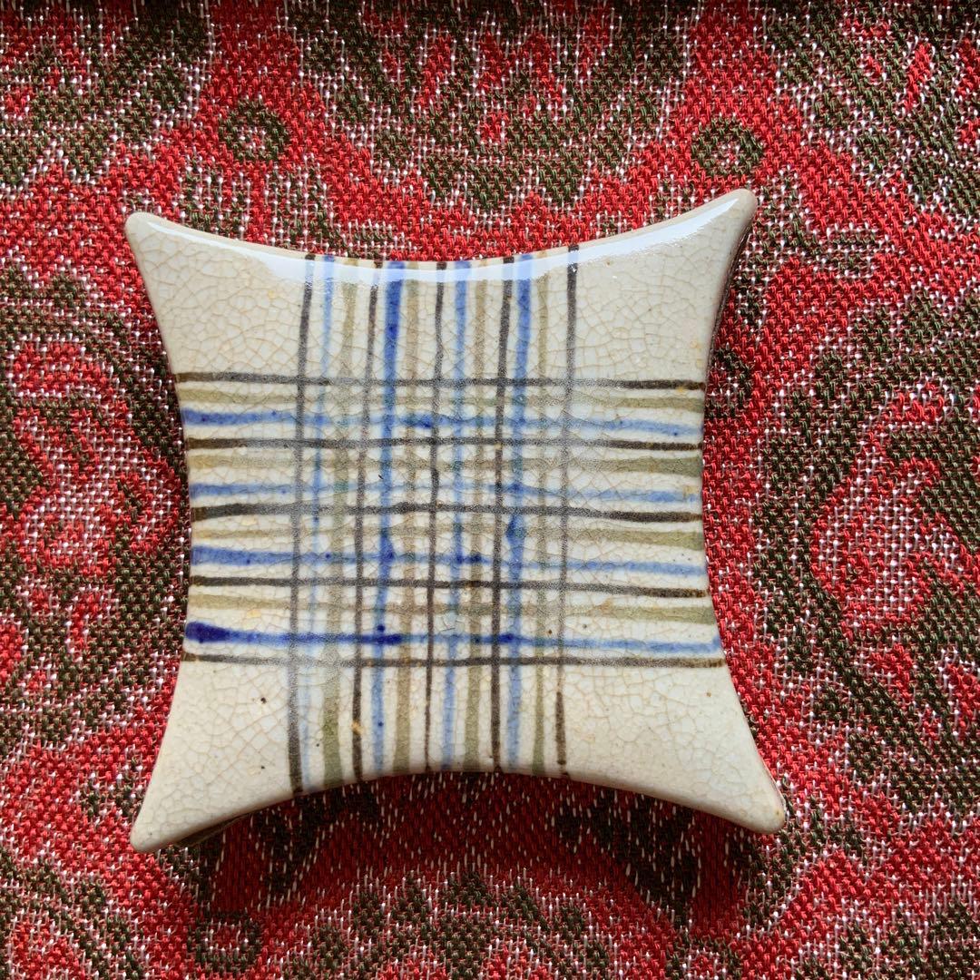 紀州御庭焼　糸巻形香合　7.7 × 7.7 × 2センチ　河濱支流　永楽善五郎