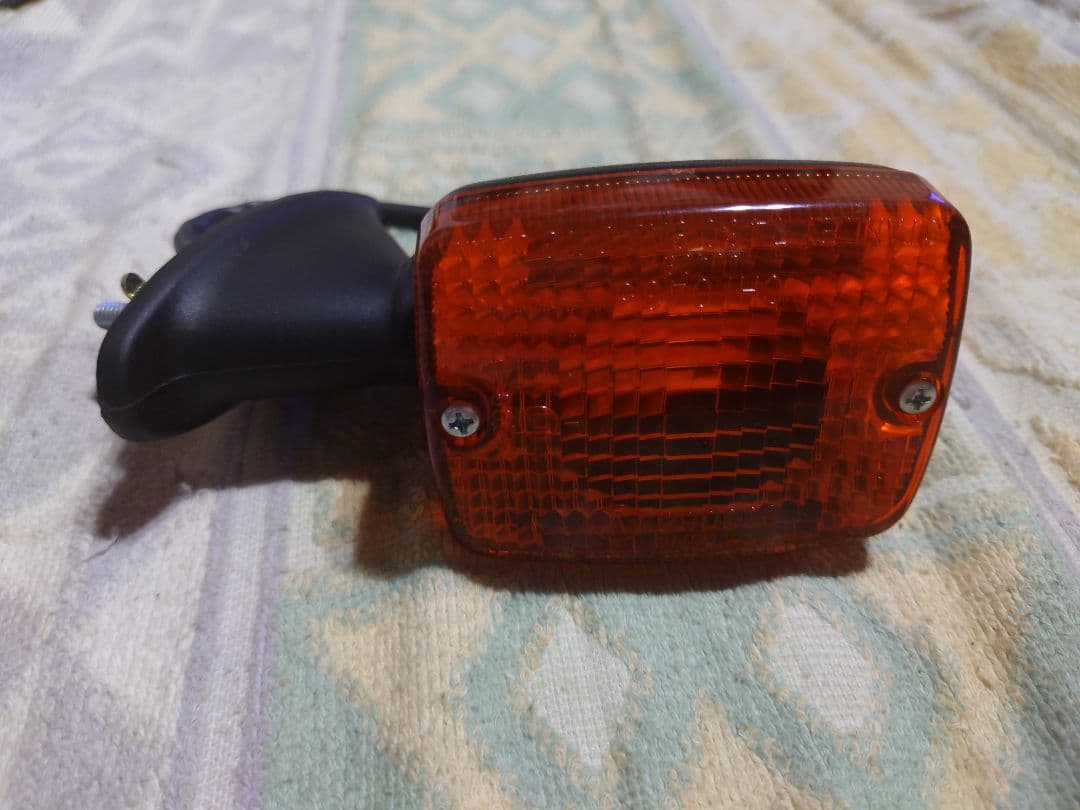 新品(当時物)GPZ400Fフロントウインカー1個