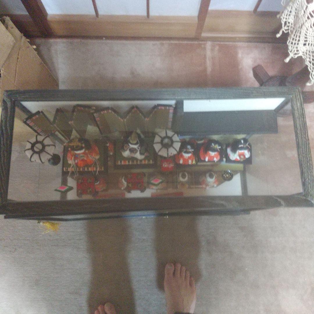 雛人形、ひな祭り用雛飾り 15人揃い ガラスケース、灯り、音楽付き中古品