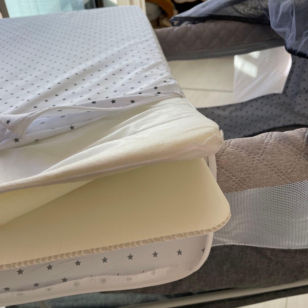 折りたたみ式ベビーベッド グレー