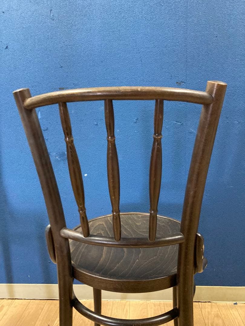 D 東ヨーロッパ　チェコ　椅子　チェア　アンティーク調　ヨーロピアン　木製　茶系