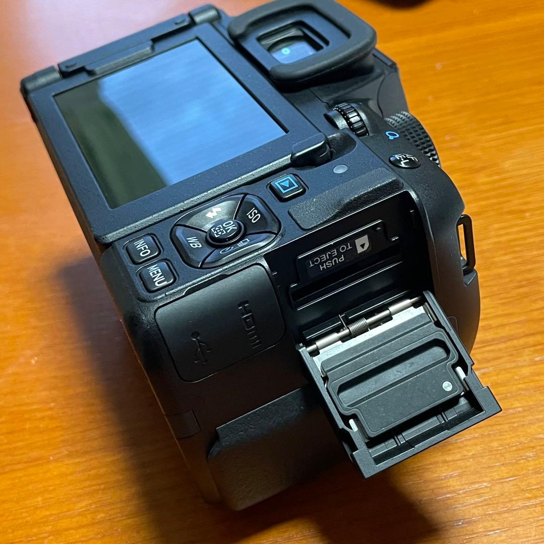 ペンタックス PENTAX K-70 P デジタル一眼レフ ボディキット 極美品