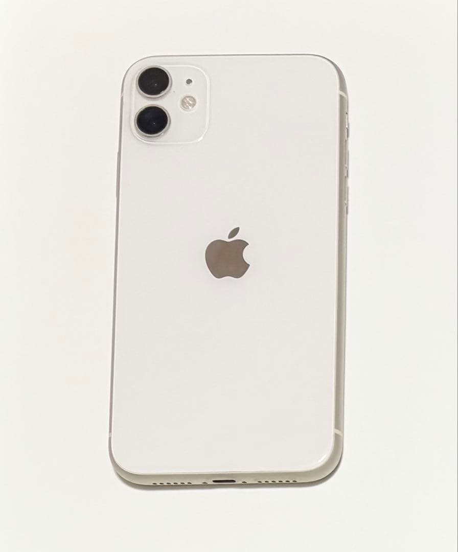 iPhone11 ホワイト　SIMロック解除済み、箱付、付属品あり