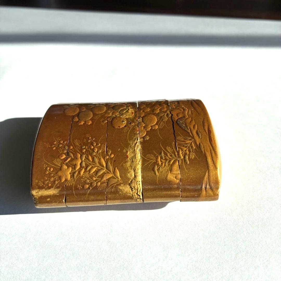 時代物　秋草金蒔絵　印籠　18