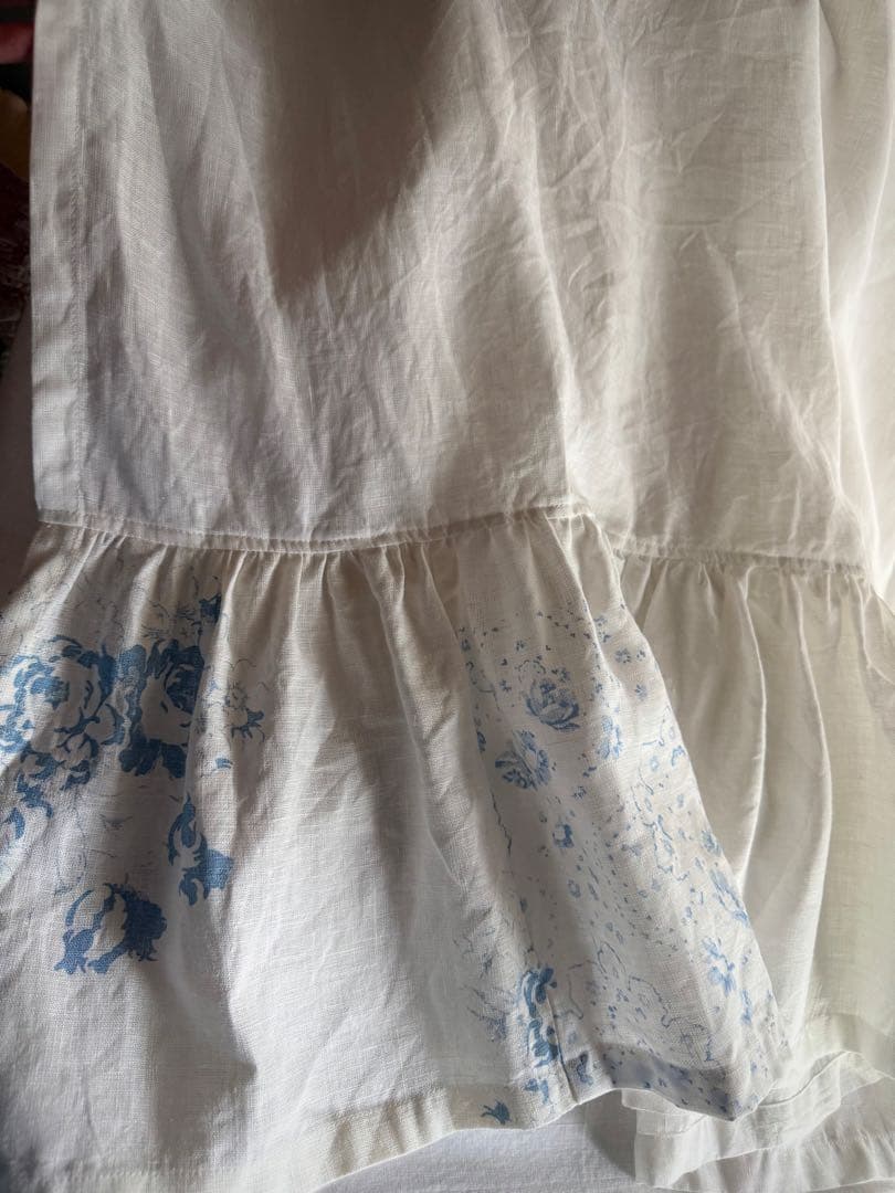 ホワイトリネンとキャベッジ&ローゼズの爽やかフリフリカーテン