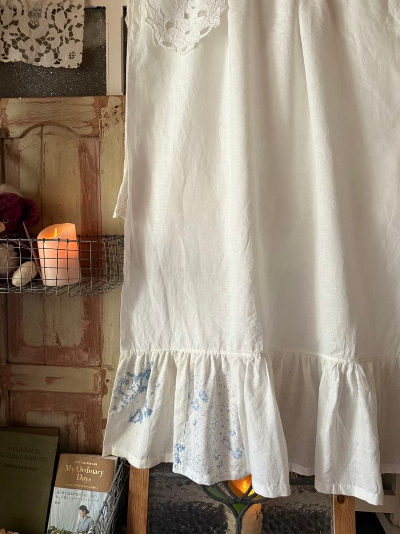 ホワイトリネンとキャベッジ&ローゼズの爽やかフリフリカーテン