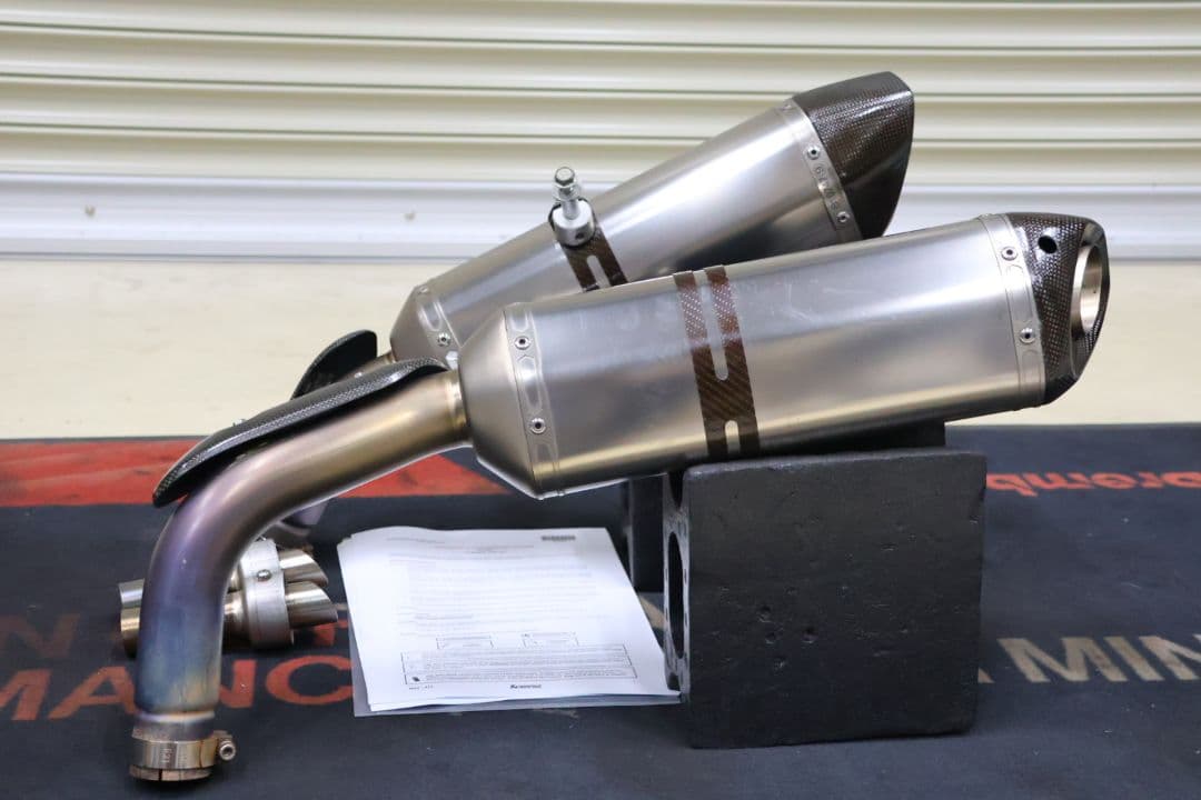 YZF-R1 09-14 アクラポビッチ　スリップオンマフラー　チタン