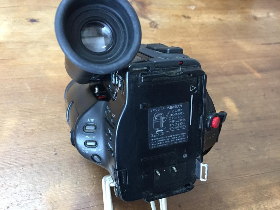 美品 再生ダビングOK　SONY　CCD-TR705　付属品あり　Hi8