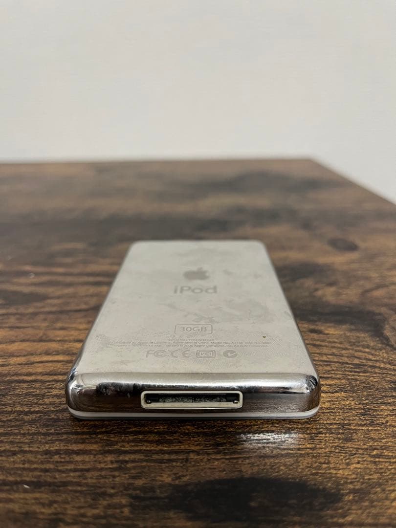 iPod classic 第5世代 30GB ホワイト MA002J