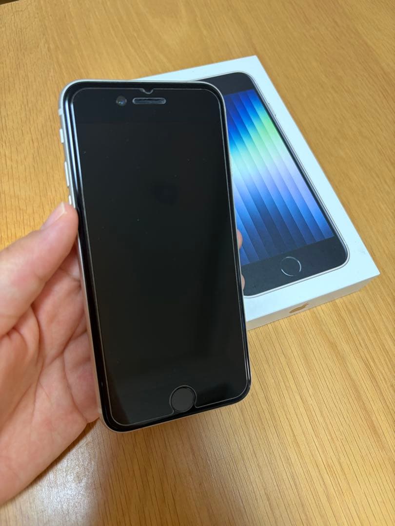 美品iPhoneSE 第3世代 ホワイト本体 128GB SIMフリーおまけ付き
