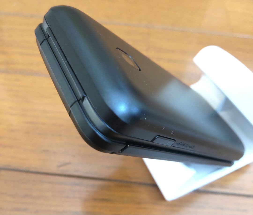 美品　GRATINA KYF42 ブラック　携帯電話