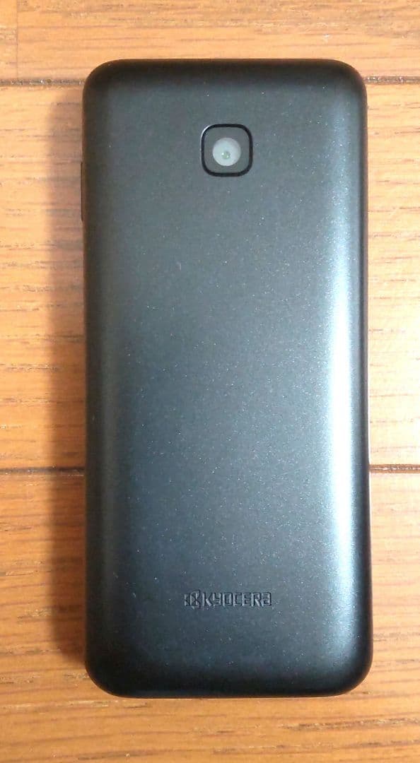 美品　GRATINA KYF42 ブラック　携帯電話