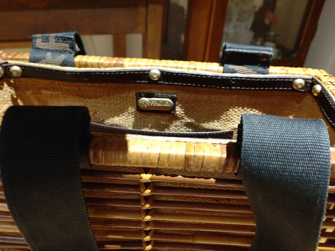 【プロフ必読】サリーとマキーフェンディレトロかごバッグレア