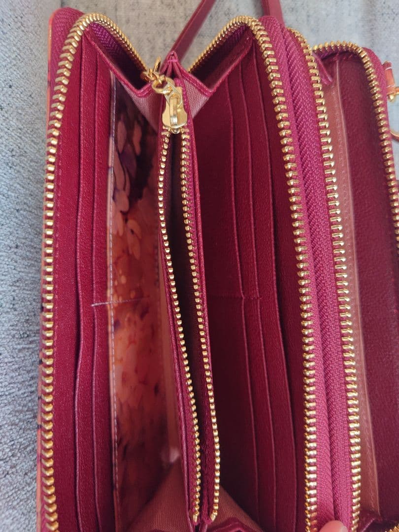 フルッティ ディ ボスコ Masquerade Aliceスマホショルダー