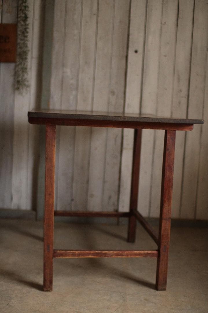 古く味のある木製のテーブル　ジャンク　作業台　テーブル　古家具　アンティーク