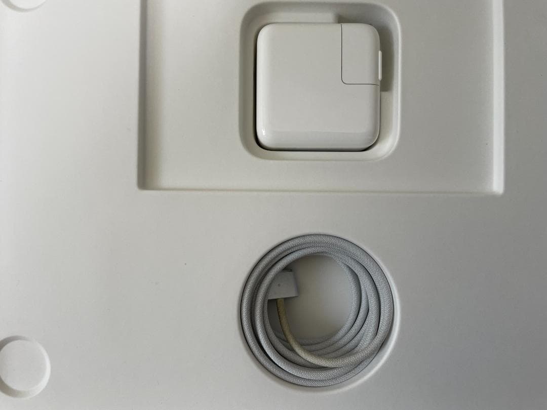 Apple MacBook Air 13.6インチ (A2681)
