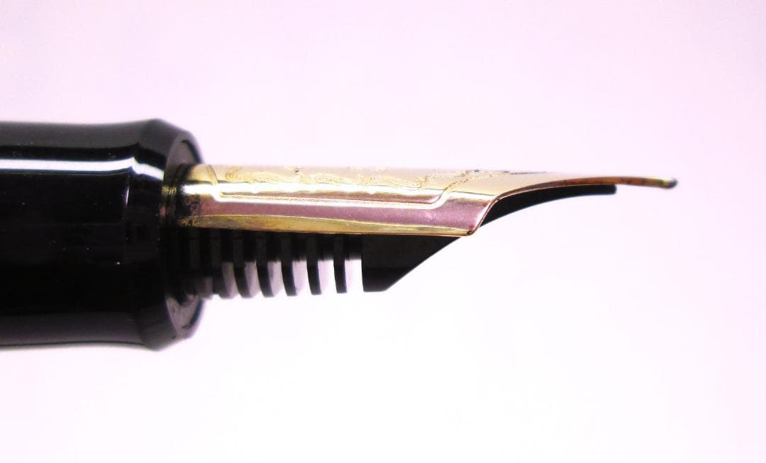 PILOTj万年筆　CUSTOM 743 万年筆 黒 FM 　インク付