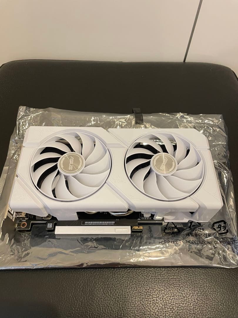 グラフィックボード・グラボ・ビデオカード ASUS DUAL-RTX4060TI-O8G-EVO-WHITE