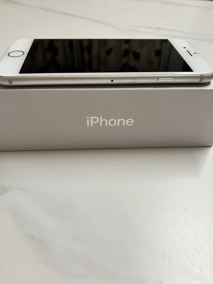 Apple iPhone 8 本体 付属品付き SIMロックあり docomo