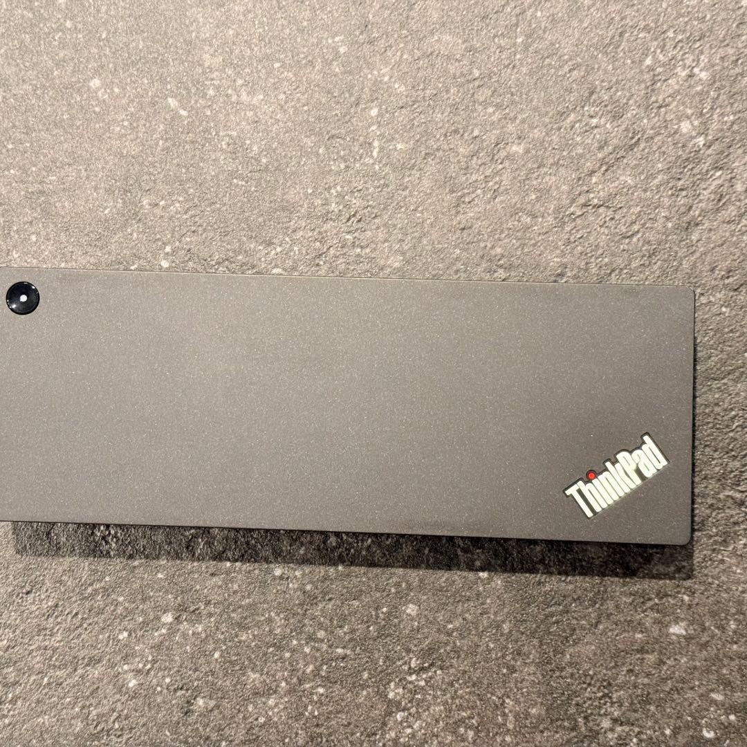 ThinkPad ユニバーサル Thunderbolt 4ドッキングステーション