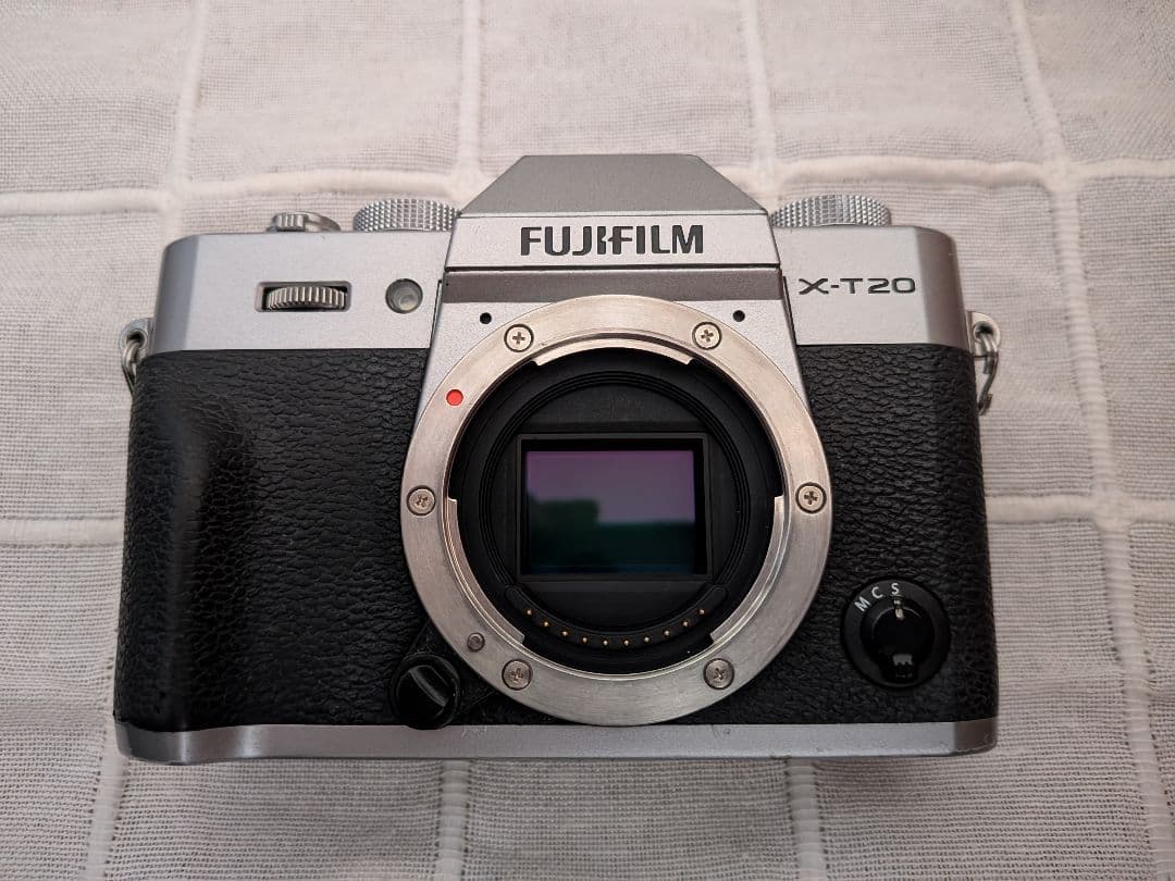 FUJIFILM X-T20 シルバー ミラーレス一眼カメラ(故障·ジャンク)