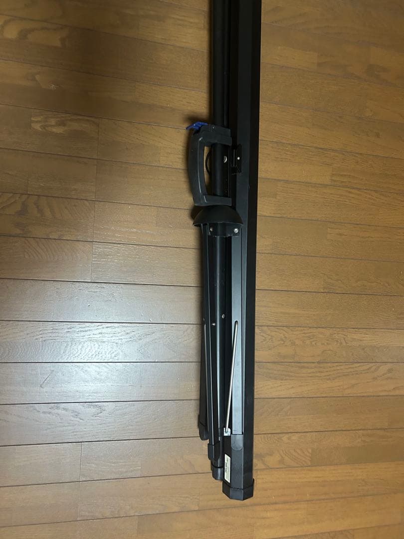 三脚式プロジェクタースクリーン