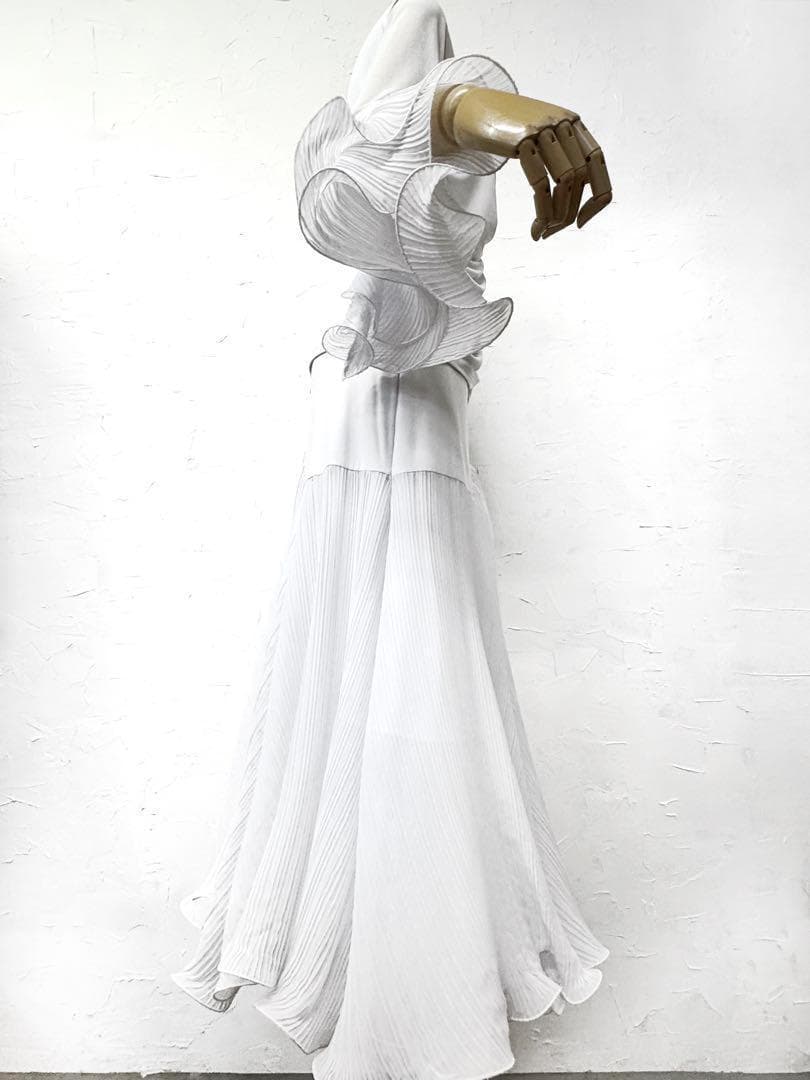 新品　ホワイト フリル　プリーツ　セットアップ　ツーピース　ｄ023