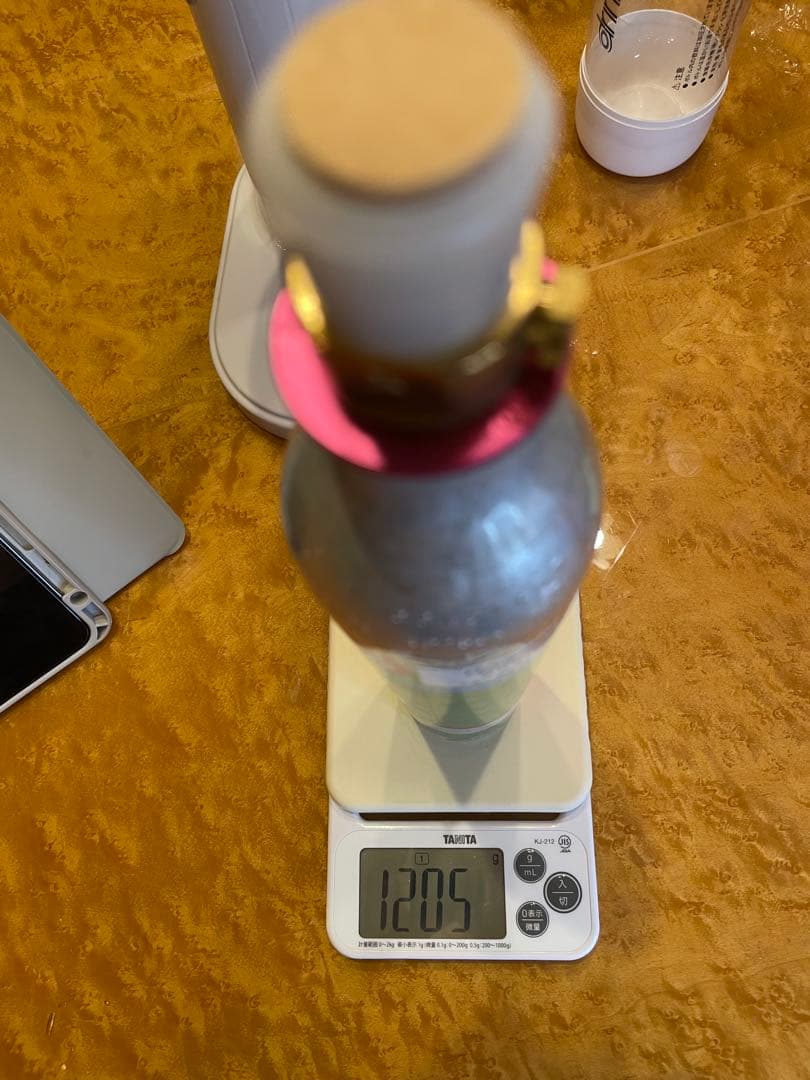 ソーダストリーム ガイア ホワイト　ガスシリンダー(満タン)1本、ボトル2本付