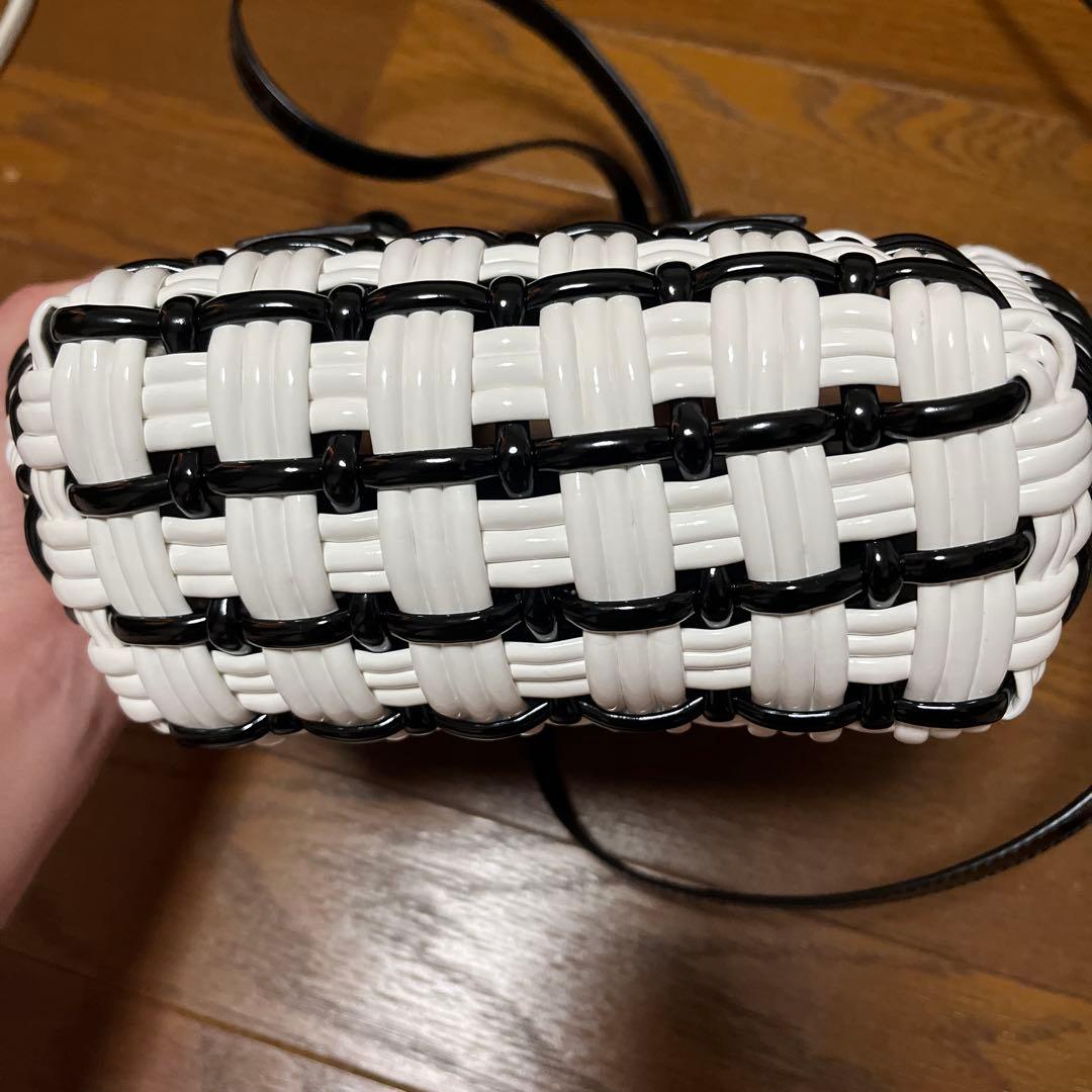 BALENCIAGA かごバッグ 白と黒 編み込み