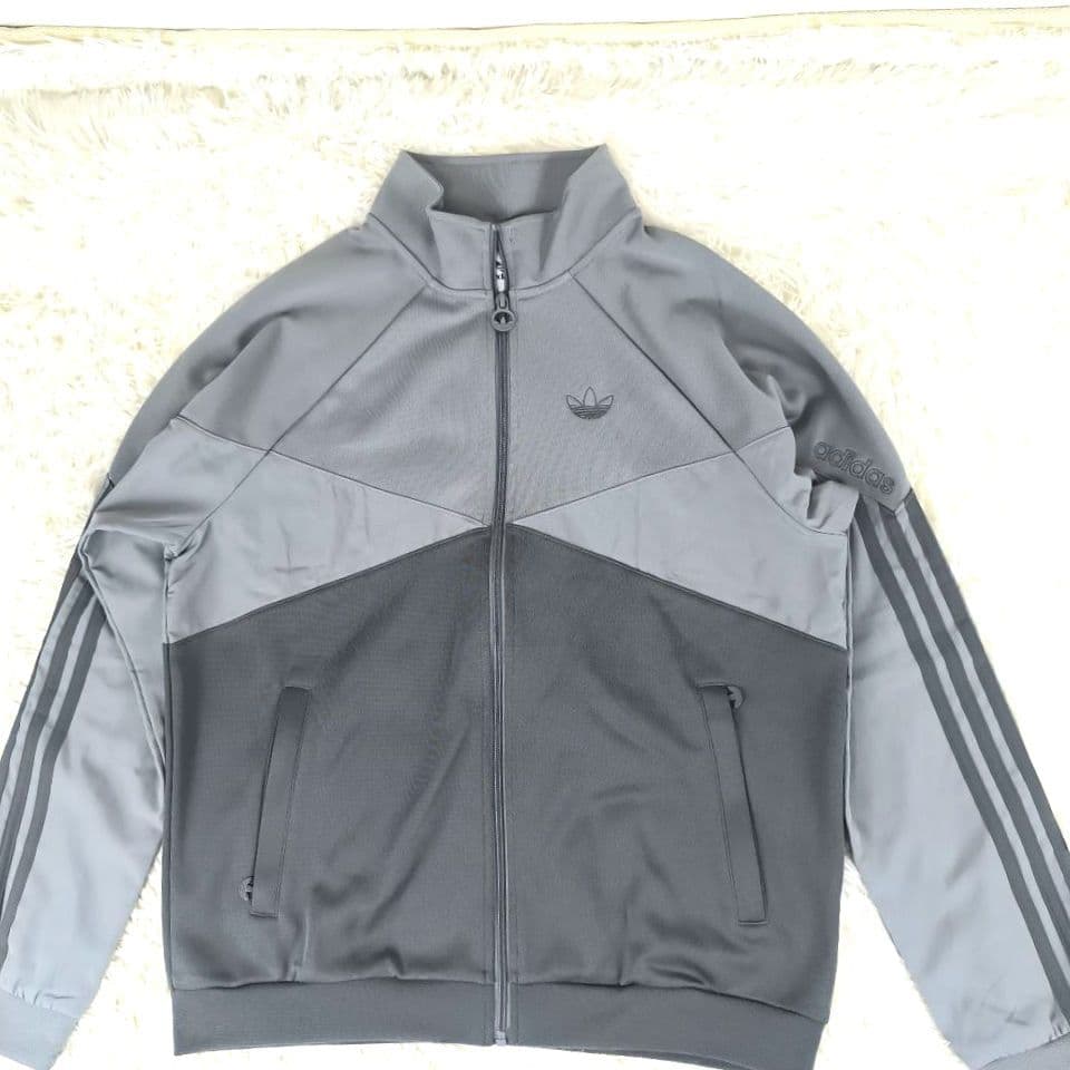 ✨極美品✨ アディダス オリジナルス トラックジャケット セットアップ 灰色
