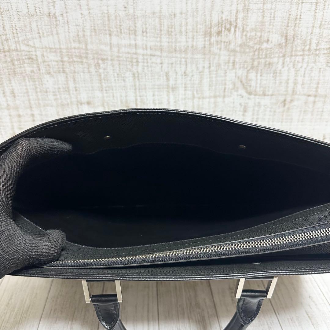 LOUIS VUITTON ルイヴィトン タイガ ポルトドキュマン ロザン