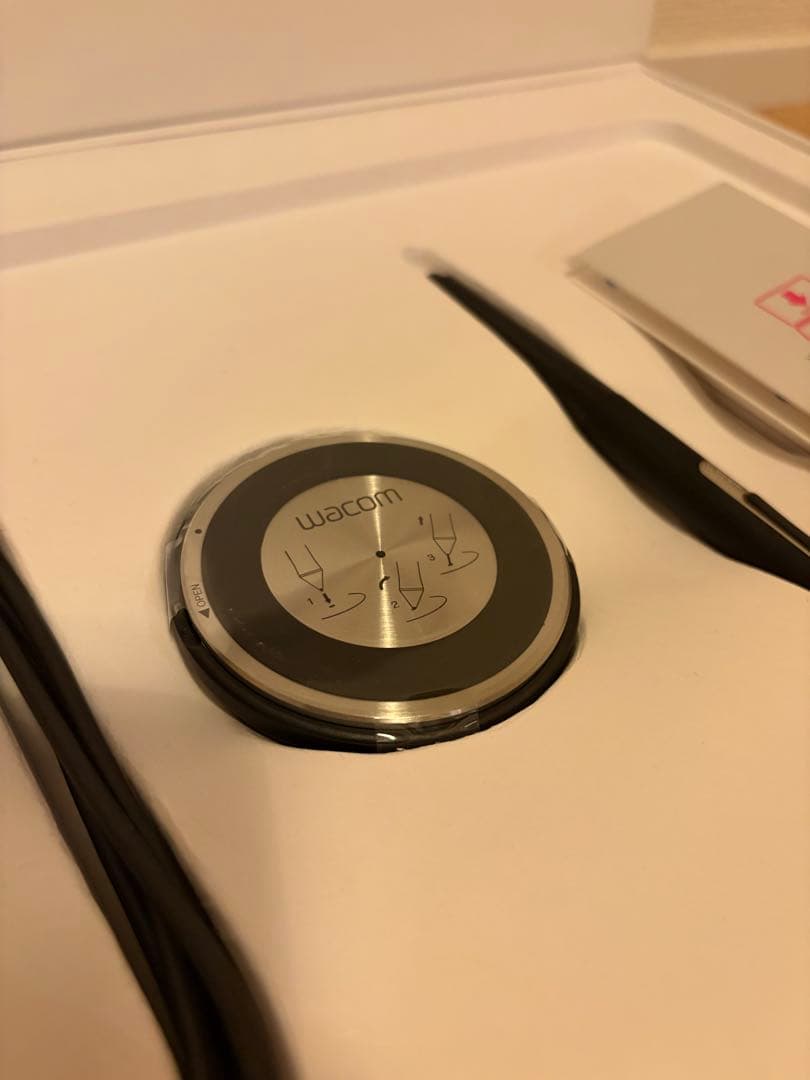 Wacom intuos Pro PTH-660 ペンタブレット　Mサイズ