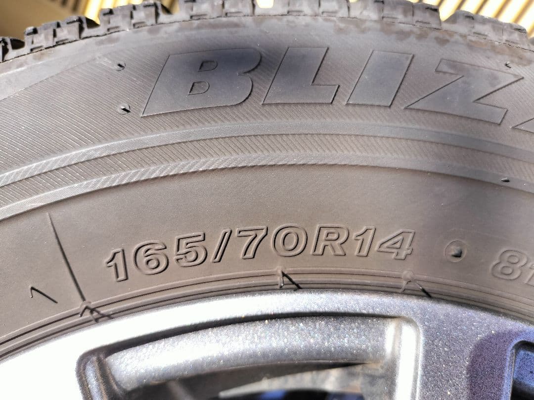 送料無料 美品【14インチ4本】【バリ溝】【165/70R14】ブリザックVRX