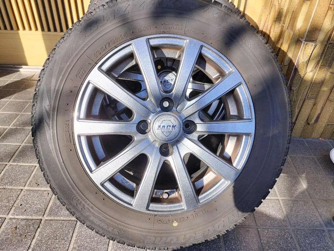 送料無料 美品【14インチ4本】【バリ溝】【165/70R14】ブリザックVRX