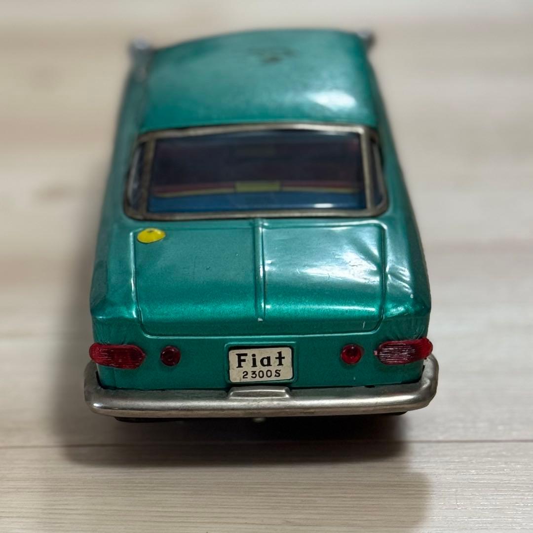 【古いブリキの自動車】FIAT フィアット 2300S 自動車 イチコー 当時物