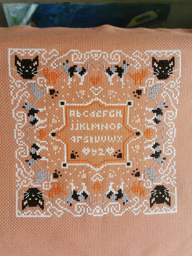 アンティークフランス 22匹の猫＆肉球色糸刺繍フレーム アルファベットサンプラー