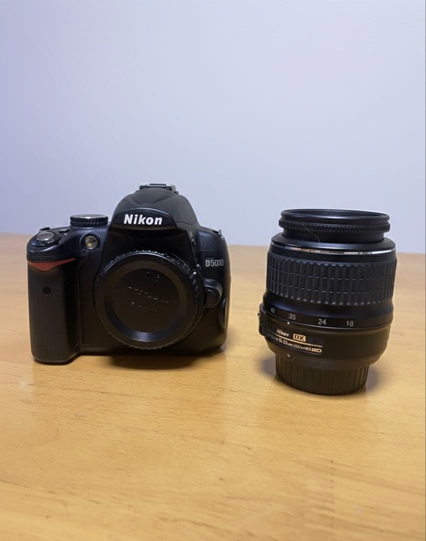 Nikon D5000 デジタル一眼レフカメラ　【SDカード付き】