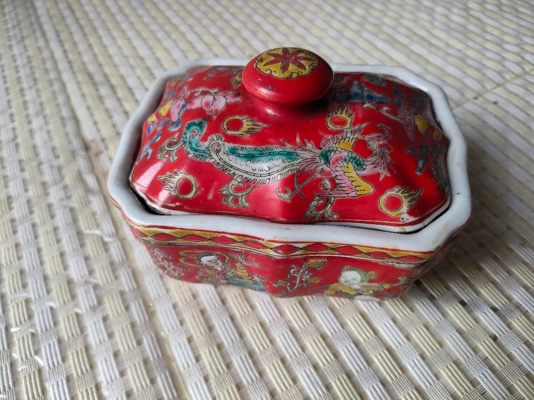 ●中国アンティーク 清朝末期 色絵人物文 蓋付き小物入れ粉彩吉祥文古陶磁香合骨董