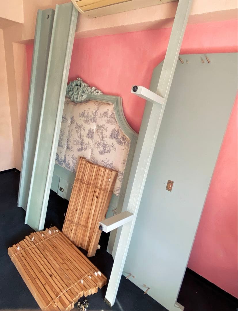 【引き取り限定】クイーンサイズベッドフレームのみ　シャビーシック