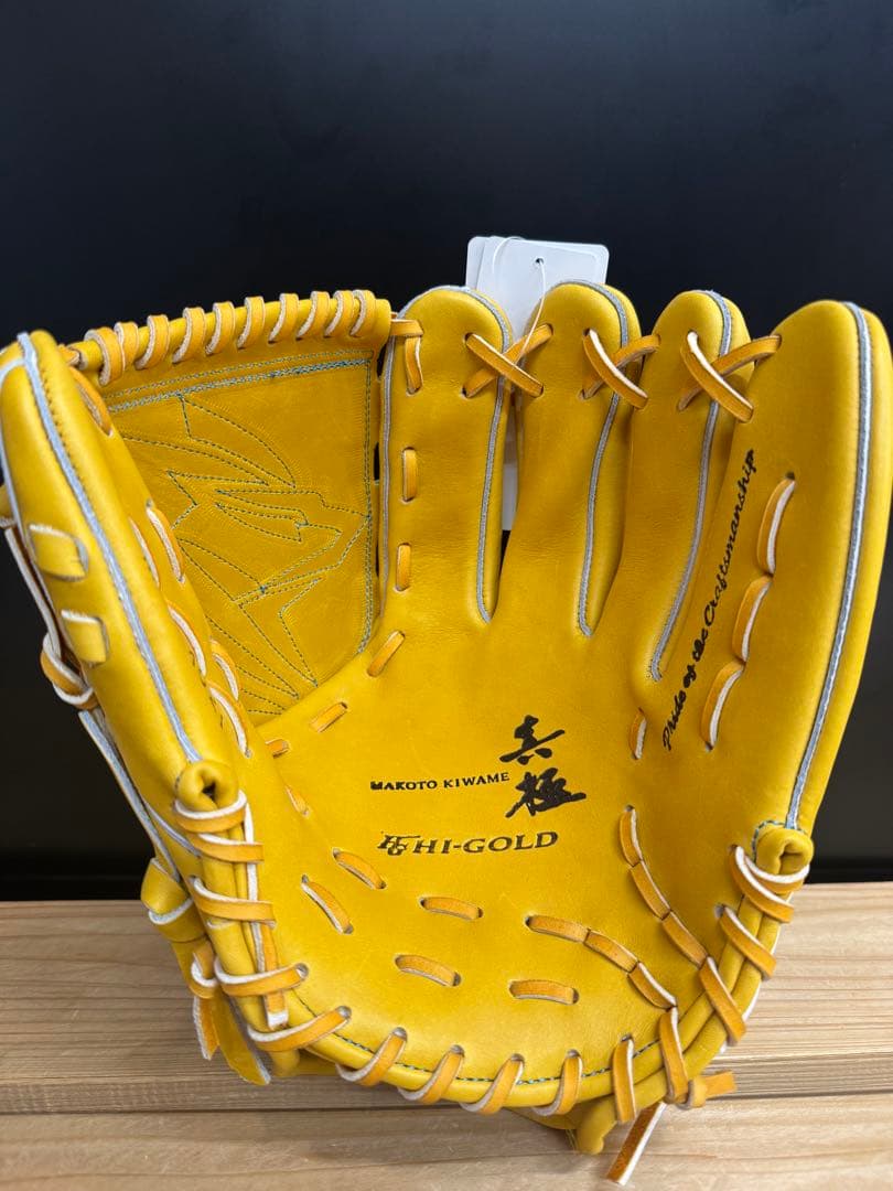 超限定品！ハイゴールド 硬式用グローブ 投手用　定価39,600円 真極